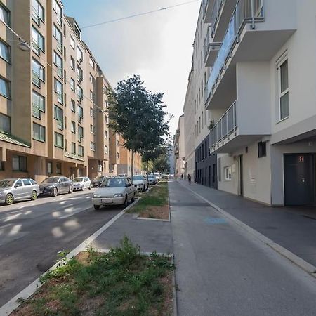 Apartmán Grosse Terrasse, Klimaanlage Und U-Bahn Naehe Vídeň Exteriér fotografie