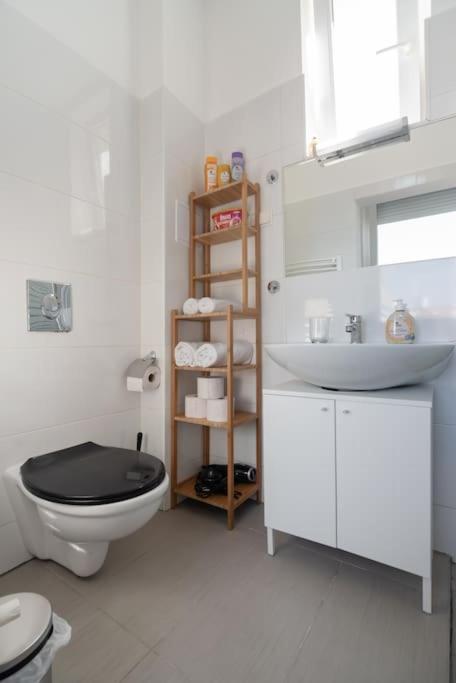Apartmán Grosse Terrasse, Klimaanlage Und U-Bahn Naehe Vídeň Exteriér fotografie