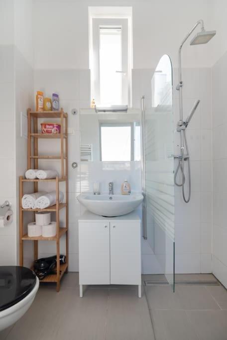 Apartmán Grosse Terrasse, Klimaanlage Und U-Bahn Naehe Vídeň Exteriér fotografie