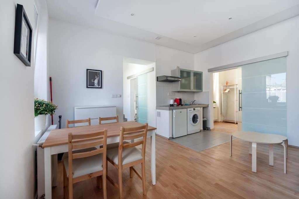 Apartmán Grosse Terrasse, Klimaanlage Und U-Bahn Naehe Vídeň Exteriér fotografie